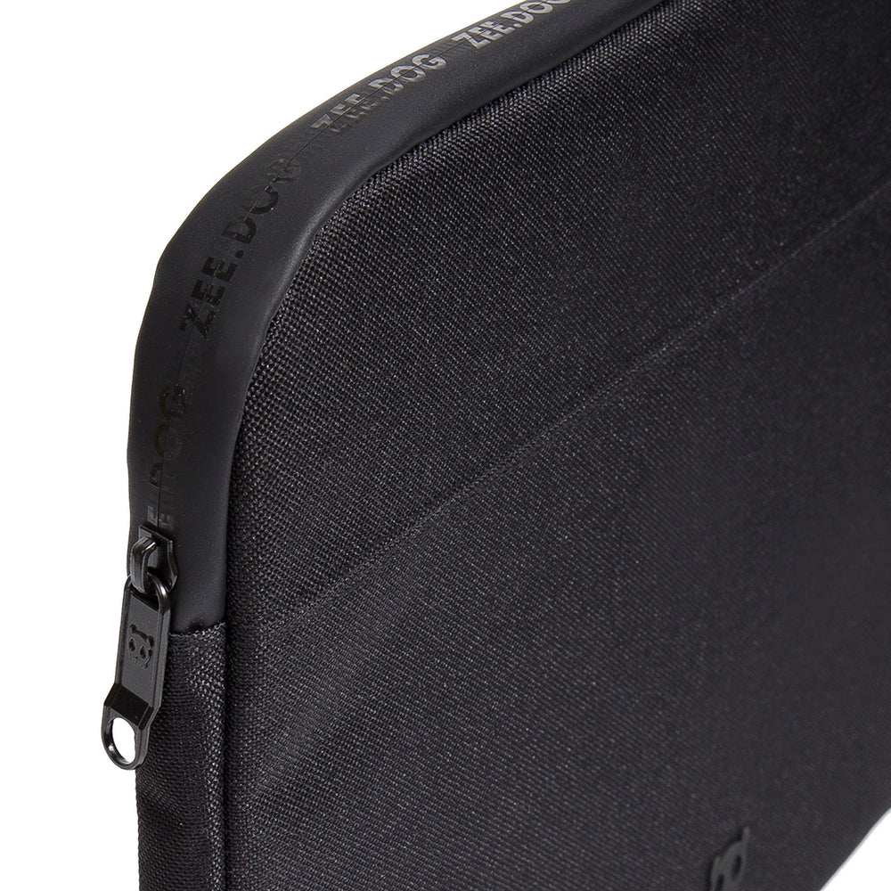 395118 LAPTOP SLEEVE 13” BLACK ラップトップ スリーブ 13インチ ブラック